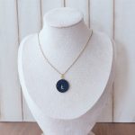 Κολιέ μπλε μονόγραμμα επιλογής σας