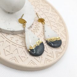 Σκουλαρίκια πηλού δίχρωμα μαύρα - Image 2