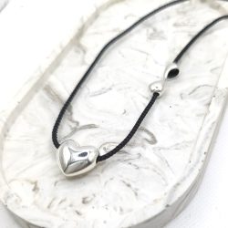 Μακρύ κολιέ με κορδόνι και καρδιά