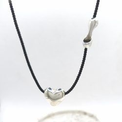 Μακρύ κολιέ με κορδόνι και καρδιά - Image 3