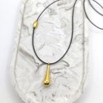 Μακρύ κολιέ και σταγόνα