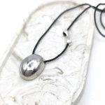 Μακρύ κολιέ με bull ατσάλι