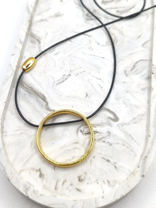 Μακρύ κολιέ με στρογγυλό στοιχείο