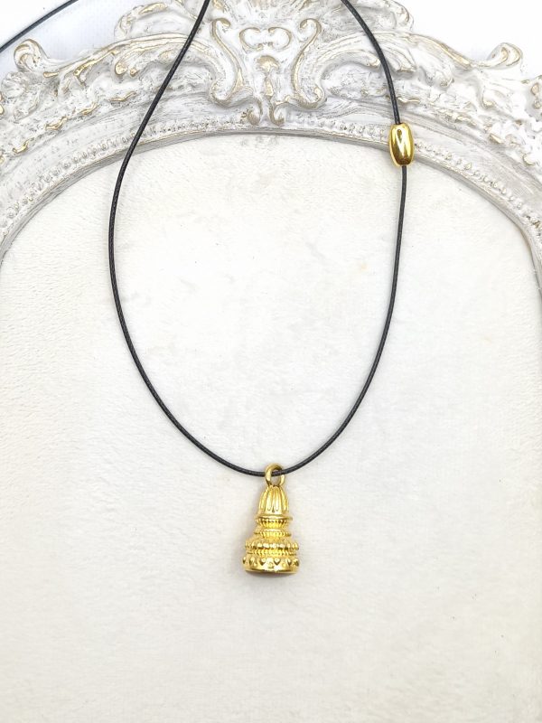 Κολιέ με κορδόνι και στοιχείο με σμάλτο