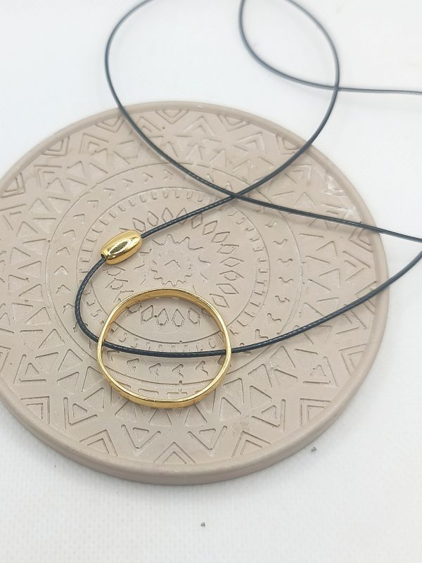 Κολιέ με κορδόνι και κύκλο
