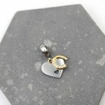 Κρεμαστό charm ατσάλι καρδιά με πέταλο