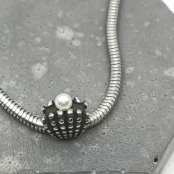 Charm χάντρα ατσάλι αχιβάδα με πέρλα - Image 2