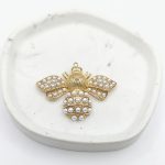 Charm ατσάλι μέλισσα με πέρλες